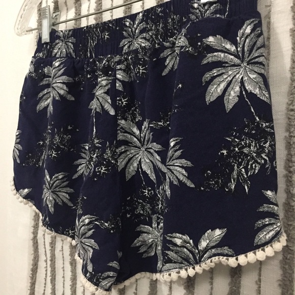 Palm Tree Print Shorts - Picture 4 of 8